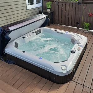 Cambridge spa in deck in daytime