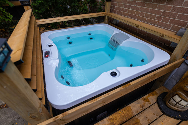 Manitoba 4-Person 15-Jet Portable Hot Tub